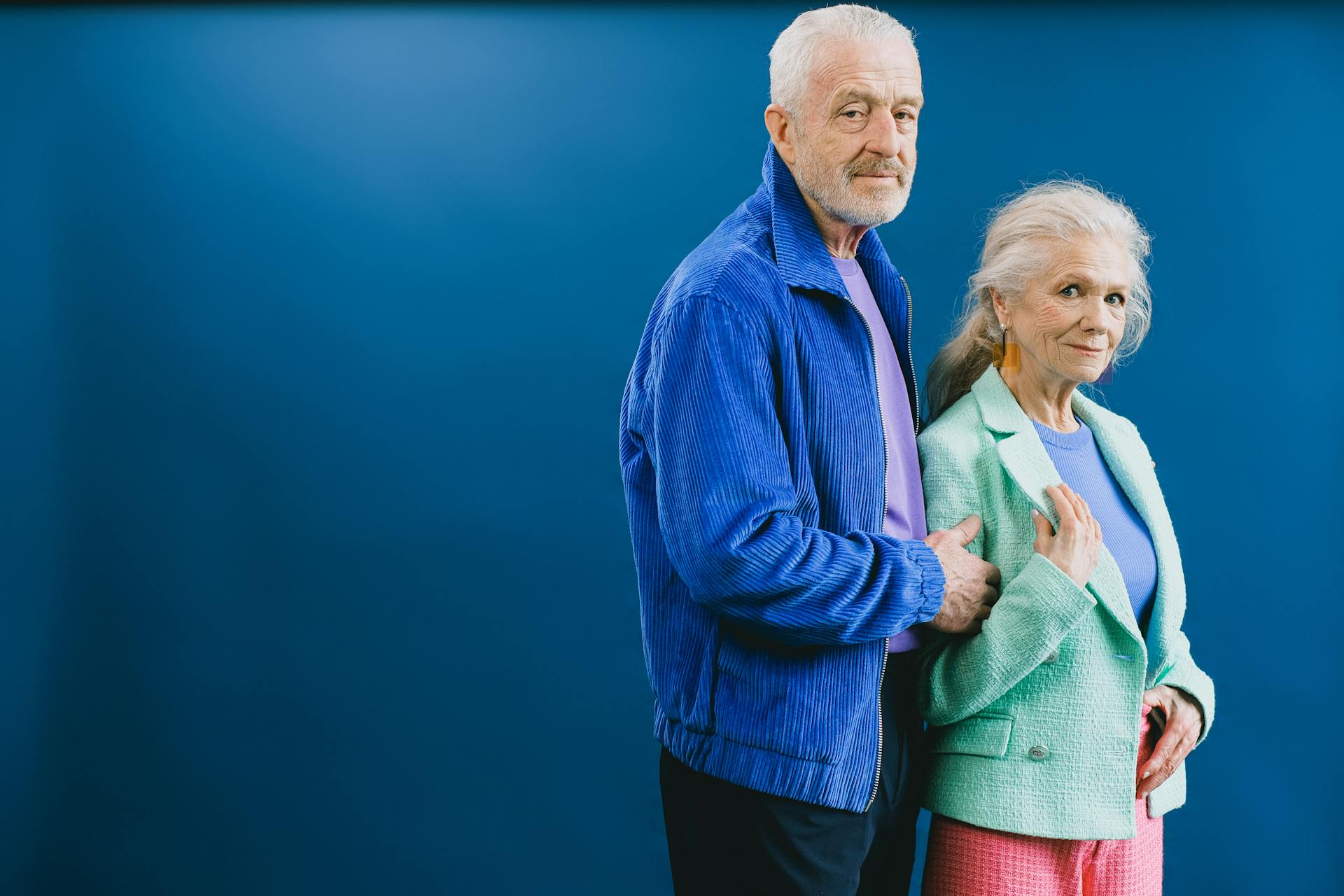 Couple de personnes âgées illustrant les patients concernés par la maladie de Parkinson